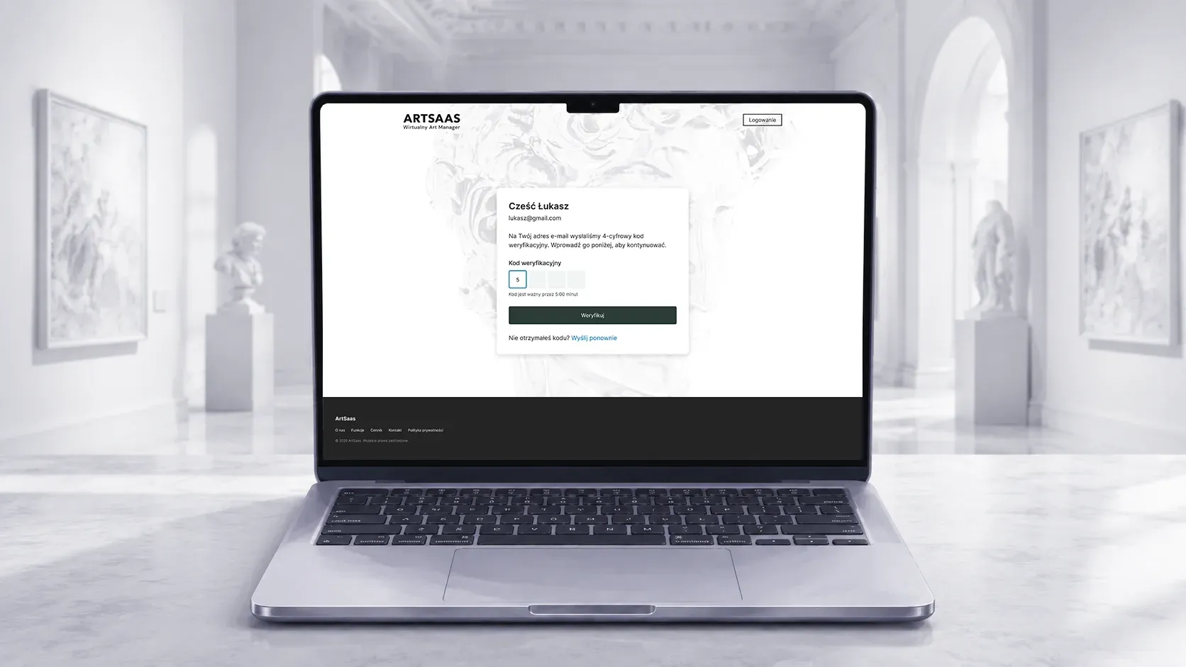 Ekran logowania aplikacji ArtSaas na makiecie laptopa